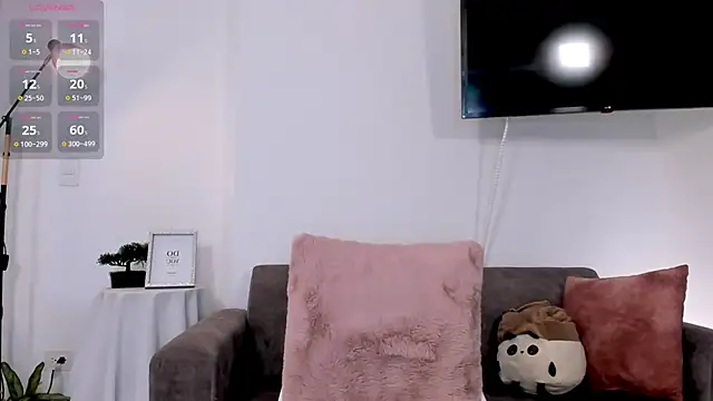 Snapshot of Hannaos chatting on December 16, 12:49 pm Hannaos online show from December 16, 12:49 pm