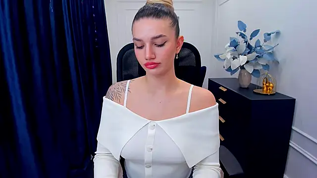 SelenaeMoore online show from November 18, 7:40 pm