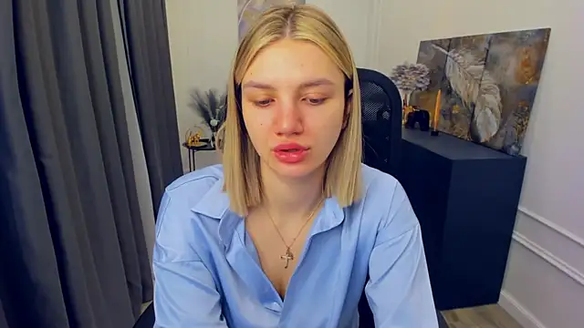 SelenaeMoore online show from April 18, 3:54 am