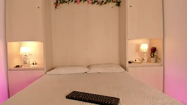 KendallRosse1 online show from May 24, 12:32 pm