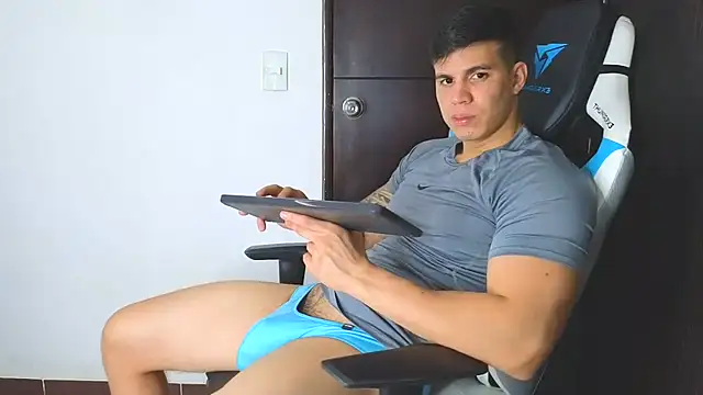 Snapshot of Ethanstill1 chatting on December 7, 5:31 pm Ethanstill1 online show from December 7, 5:31 pm