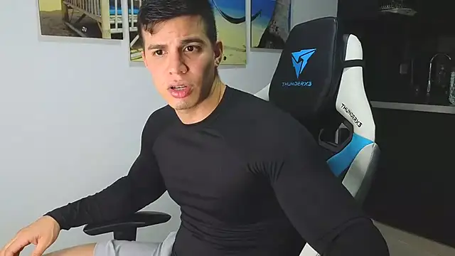 Snapshot of Ethanstill1 chatting on January 31, 3:20 am Ethanstill1 online show from January 31, 3:20 am