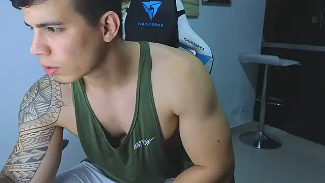 Snapshot of Ethanstill1 chatting on February 3, 3:31 am Ethanstill1 online show from February 3, 3:31 am