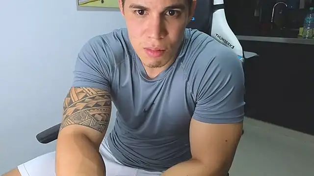 Snapshot of Ethanstill1 chatting on February 4, 3:00 am Ethanstill1 online show from February 4, 3:00 am