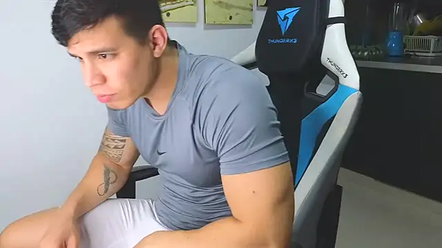 Snapshot of Ethanstill1 chatting on February 7, 2:50 am Ethanstill1 online show from February 7, 2:50 am