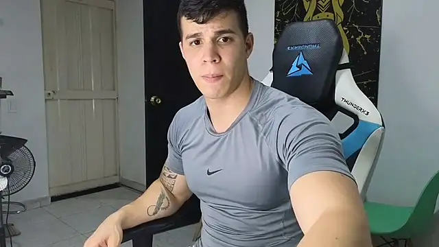 Snapshot of Ethanstill1 chatting on March 11, 2:43 am Ethanstill1 online show from March 11, 2:43 am