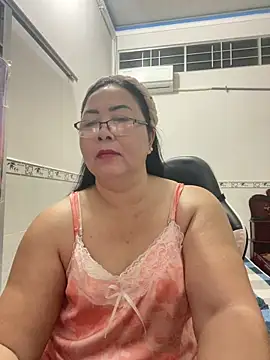 NDith online show from December 5, 1:42 pm