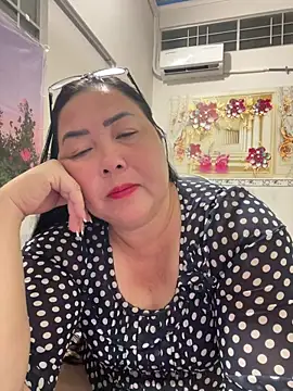 Snapshot of NDith chatting on March 5, 1:29 pm NDith online show from March 5, 1:29 pm