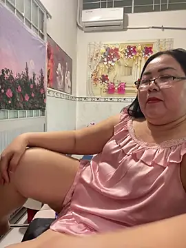 Snapshot of NDith chatting on March 30, 10:49 am NDith online show from March 30, 10:49 am