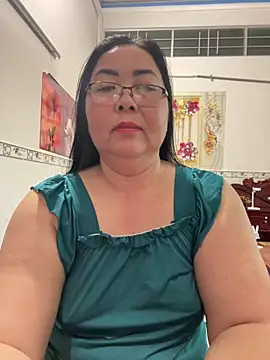 Snapshot of NDith chatting on March 31, 11:05 pm NDith online show from March 31, 11:05 pm