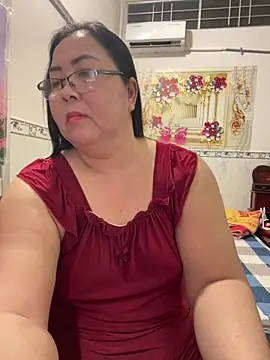 Snapshot of NDith chatting on April 1, 1:52 pm NDith online show from April 1, 1:52 pm