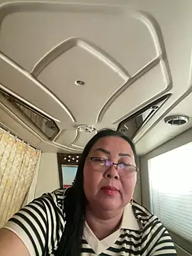 Snapshot of NDith chatting on April 5, 7:38 am NDith online show from April 5, 7:38 am