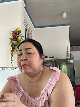 Snapshot of NDith chatting on April 6, 5:30 am NDith online show from April 6, 5:30 am