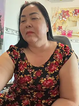 Snapshot of NDith chatting on April 9, 7:03 am NDith online show from April 9, 7:03 am