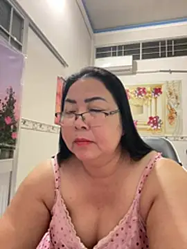 Snapshot of NDith chatting on April 9, 9:09 pm NDith online show from April 9, 9:09 pm