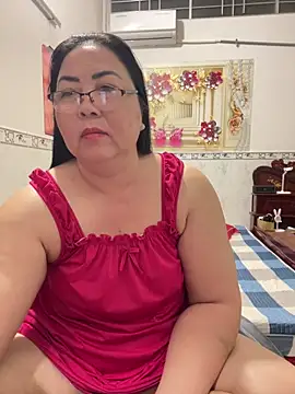 Snapshot of NDith chatting on April 10, 10:25 pm NDith online show from April 10, 10:25 pm