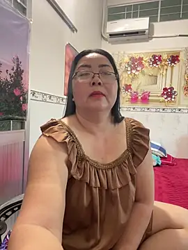 Snapshot of NDith chatting on June 13, 10:24 am NDith online show from June 13, 10:24 am