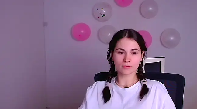 Snapshot of Loon_Amore chatting on February 16, 11:05 pm Loon Amore online show from February 16, 11:05 pm