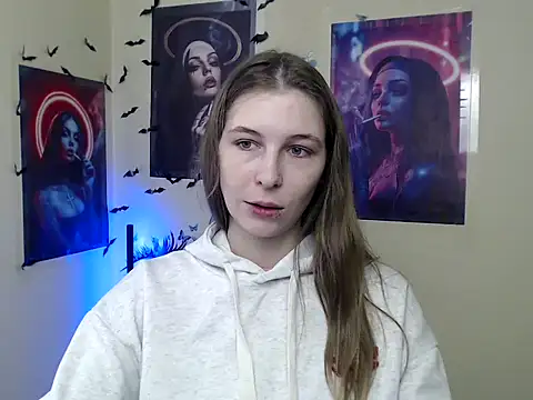 Snapshot of StrangerGi chatting on February 15, 7:51 am StrangerGi online show from February 15, 7:51 am