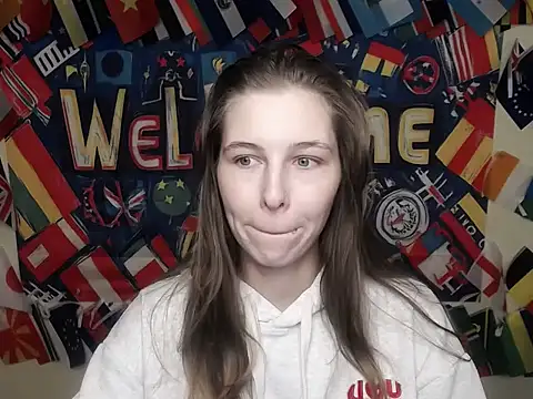 Snapshot of StrangerGi chatting on February 18, 7:04 am StrangerGi online show from February 18, 7:04 am