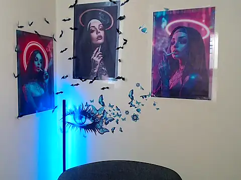 Snapshot of StrangerGi chatting on February 19, 1:29 pm StrangerGi online show from February 19, 1:29 pm