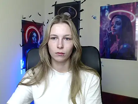 StrangerGi online show from June 5, 6:20 am