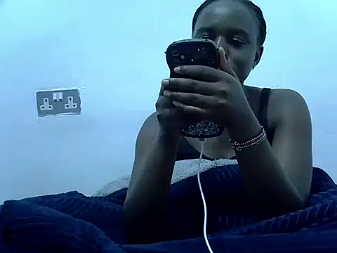 Snapshot of dirtyshowgirl chatting on April 29, 8:15 pm dirtyshowgirl online show from April 29, 8:15 pm