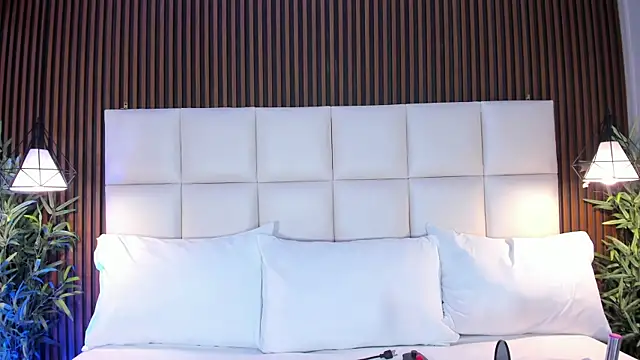 CailynBrowm online show from November 12, 4:35 am