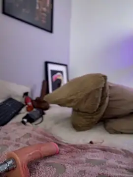 hannaasweet online show from April 21, 1:42 am