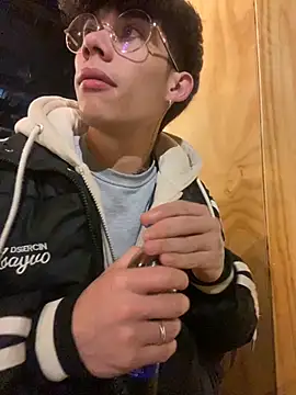 thiagomurphyy online show from November 13, 1:59 am