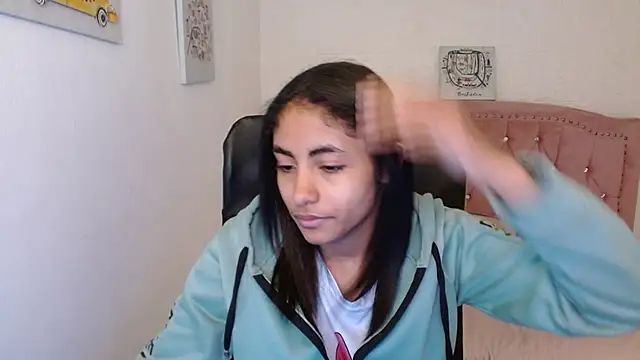 shaneelle online show from March 13, 3:11 am