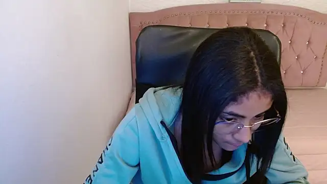 shaneelle online show from March 15, 6:14 am