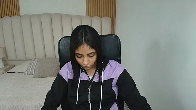 shaneelle online show from March 23, 3:10 am