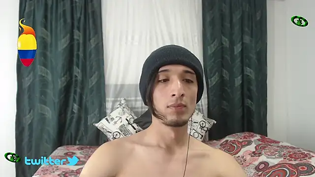 Snapshot of dereck_boy19 chatting on January 29, 11:35 pm dereck boy19 online show from January 29, 11:35 pm