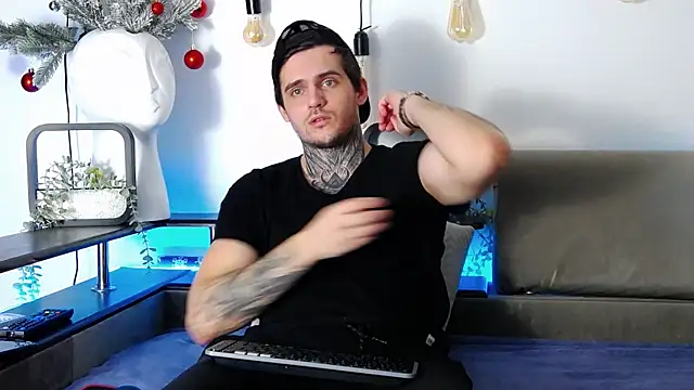 CarterCole online show from January 14, 4:08 pm