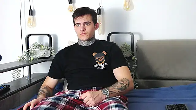 CarterCole online show from February 3, 11:31 am