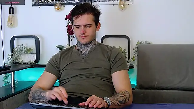 CarterCole online show from March 8, 8:11 am