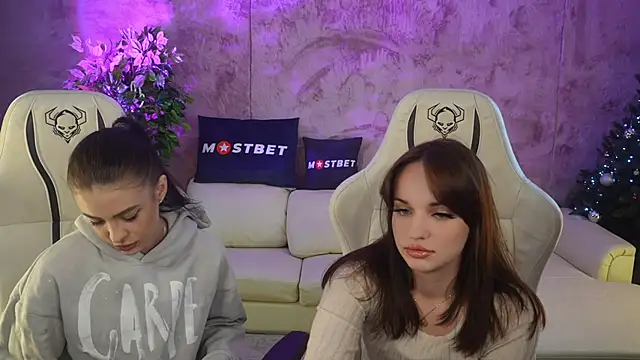 Brendi054 online show from January 8, 7:45 am