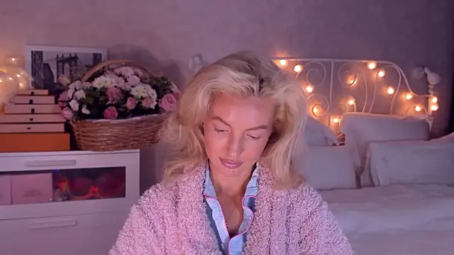 aestetick online show from December 17, 9:04 am