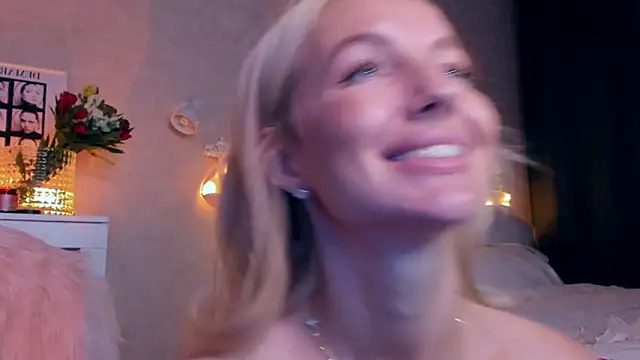 Snapshot of aestetick chatting on March 23, 7:29 pm aestetick online show from March 23, 7:29 pm