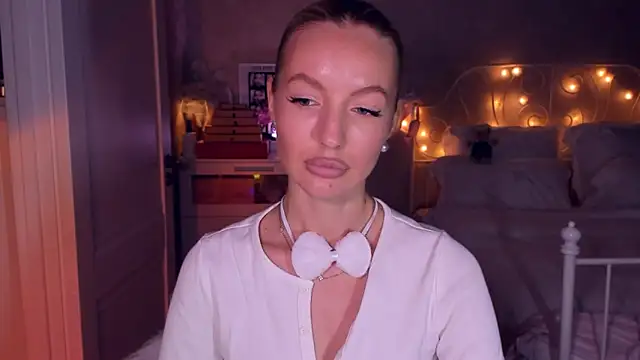 Snapshot of aestetick chatting on April 5, 12:35 pm aestetick online show from April 5, 12:35 pm