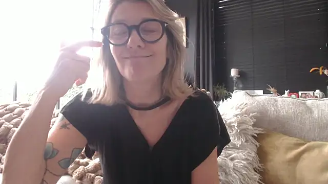 godinflower online show from February 11, 9:36 am