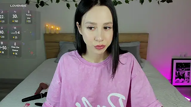 Amelia Martinz online show from December 21, 3:20 pm