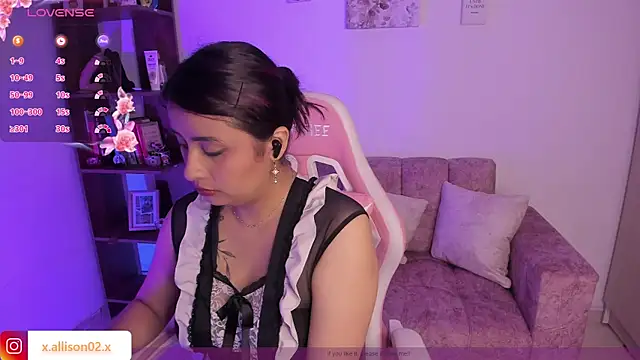 Snapshot of x_allison chatting on September 30, 11:43 pm x allison online show from September 30, 11:43 pm