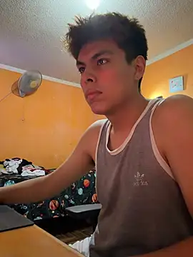 Snapshot of diegotorresd2312 chatting on February 8, 7:34 am diegotorresd2312 online show from February 8, 7:34 am