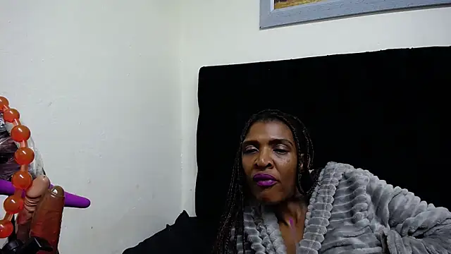 SpicyQueenxxxx online show from March 1, 6:43 pm