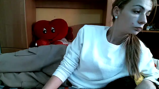 Snapshot of DennisXCaroll chatting on January 4, 10:05 am DennisXCaroll online show from January 4, 10:05 am
