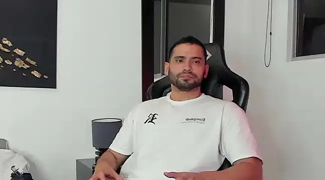 Snapshot of Dereck_vega chatting on December 8, 12:29 am Dereck vega online show from December 8, 12:29 am