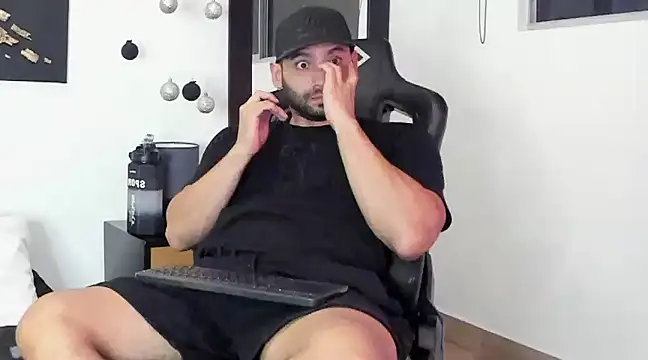 Snapshot of Dereck_vega chatting on December 13, 1:04 am Dereck vega online show from December 13, 1:04 am