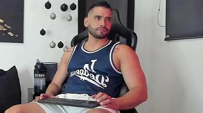 Snapshot of Dereck_vega chatting on December 19, 9:49 pm Dereck vega online show from December 19, 9:49 pm